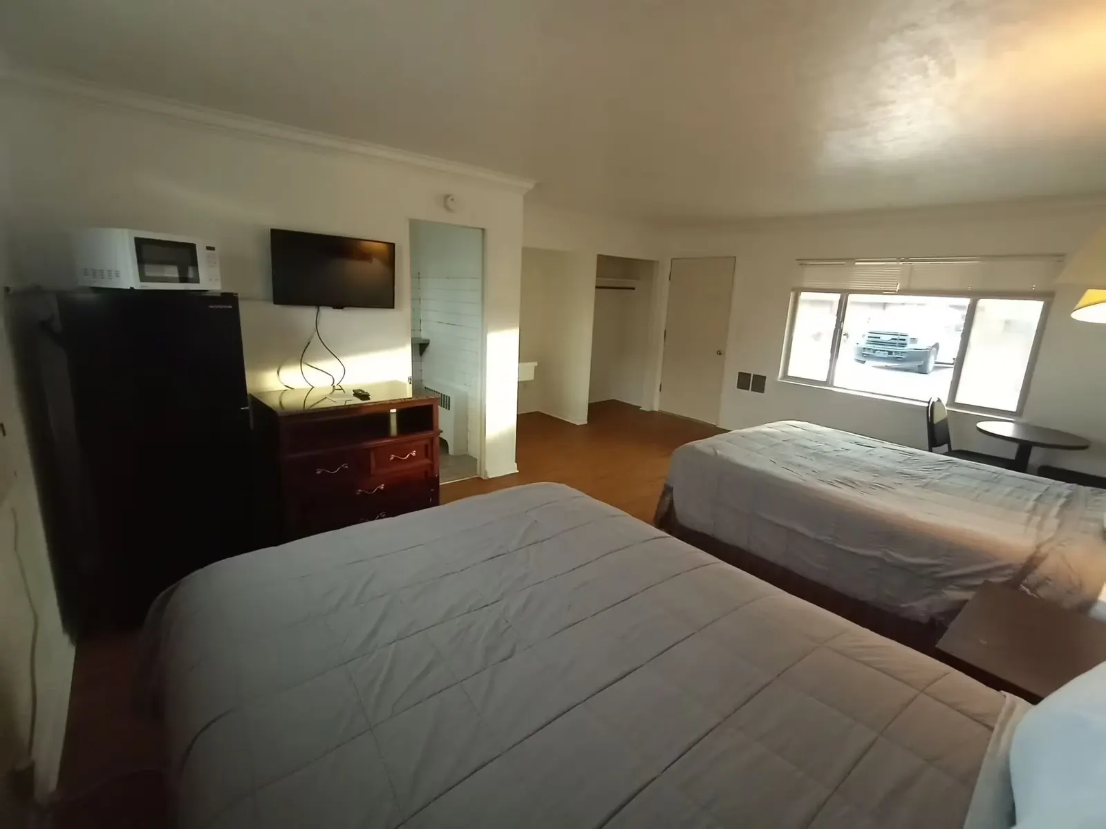Monterey Motor Inn, 433 Addison Ave W